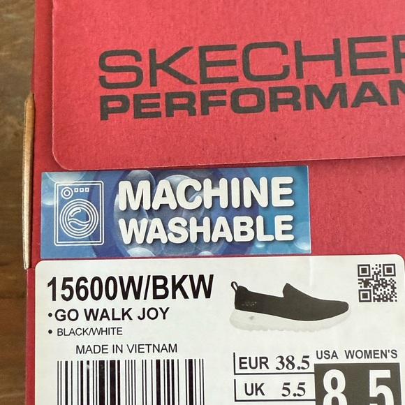 Skechers Go Walk Joy Black/White Sneakers - Picture 1 of 6